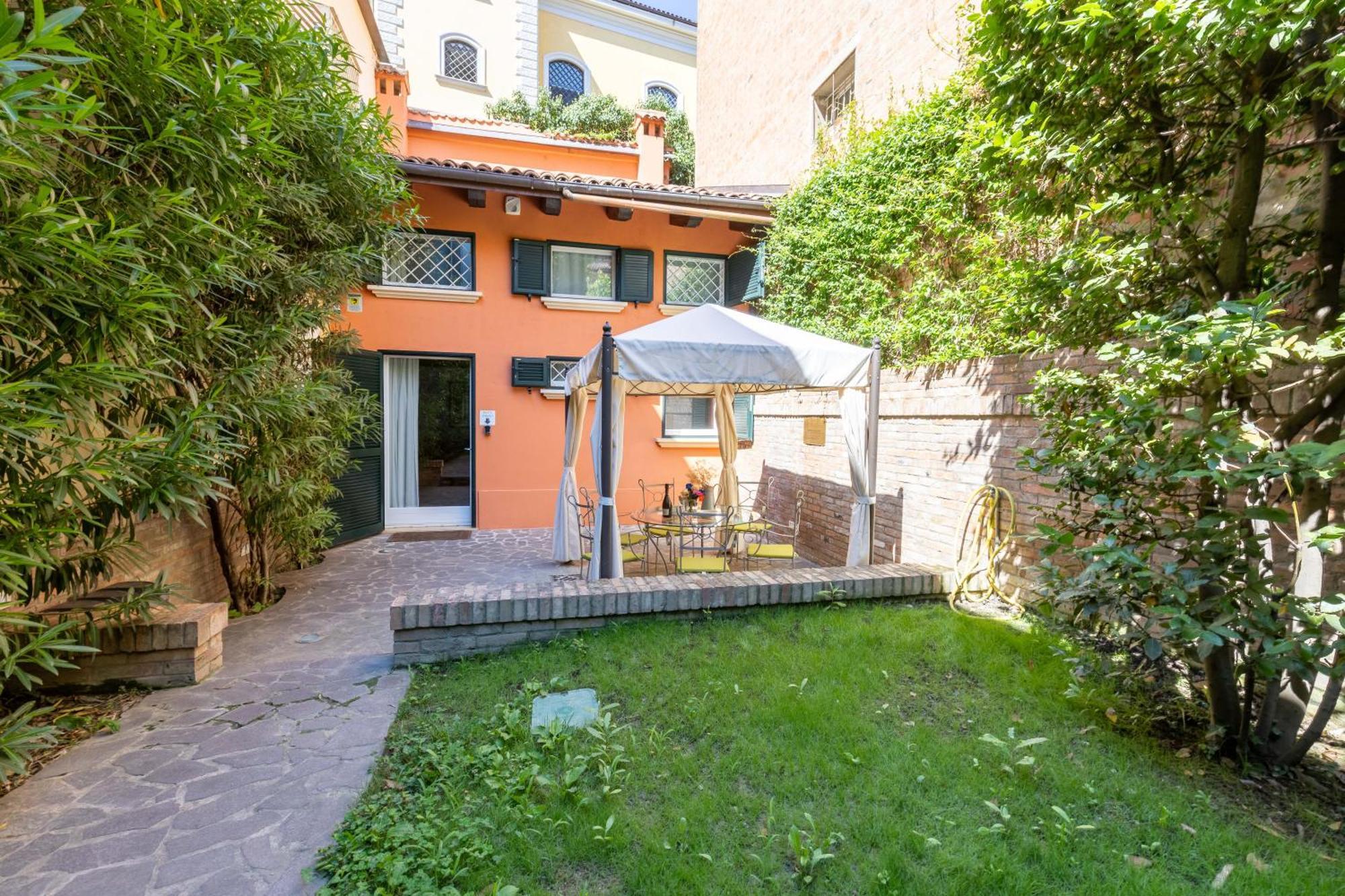 Isaia Garden -Private Garden Spa Bath Bolognarooms Bagian luar foto