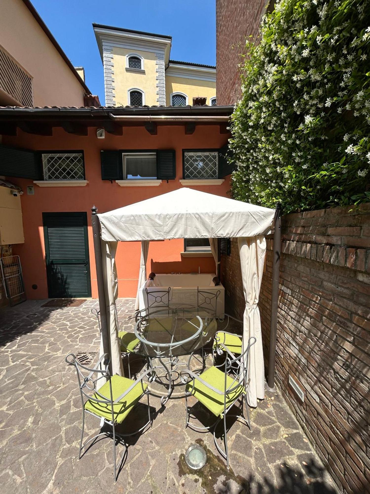Isaia Garden -Private Garden Spa Bath Bolognarooms Bagian luar foto
